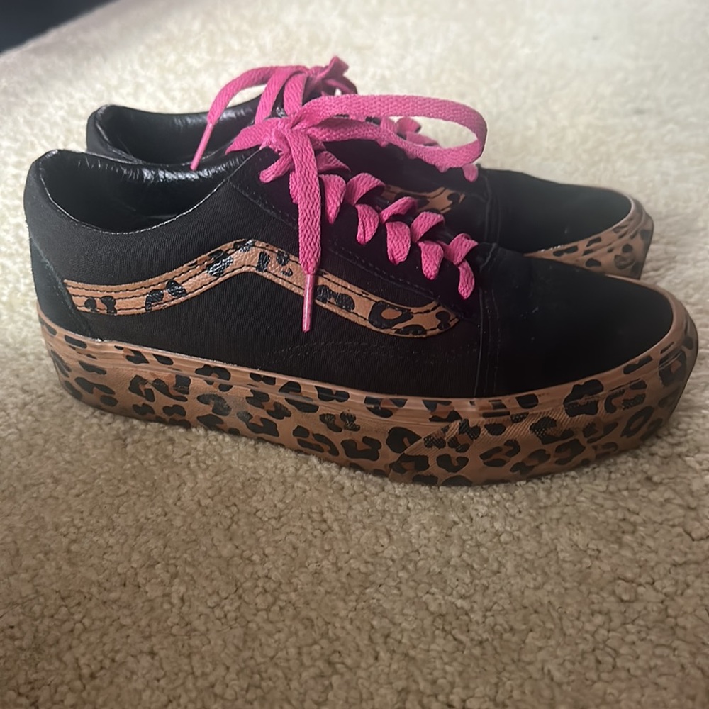 Good condition cheetah vans platform